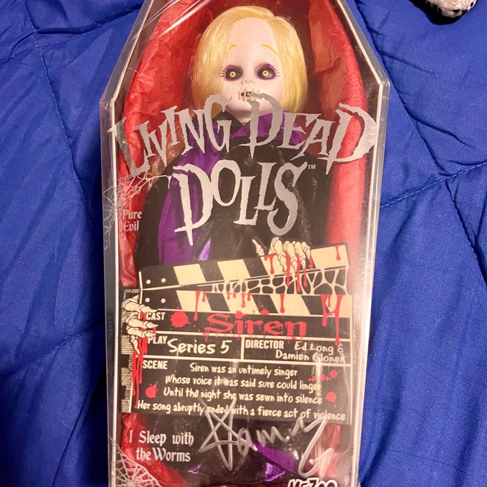 Living dead dolls